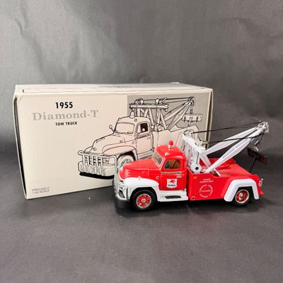 73 | VINTAGE | 1955 Diamond-T Tow Truck | Mobil
