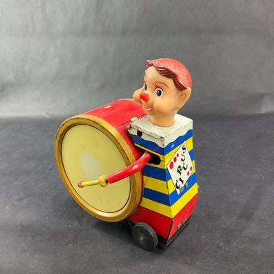 133 | VINTAGE | Circus Performer with Drum | Daiya