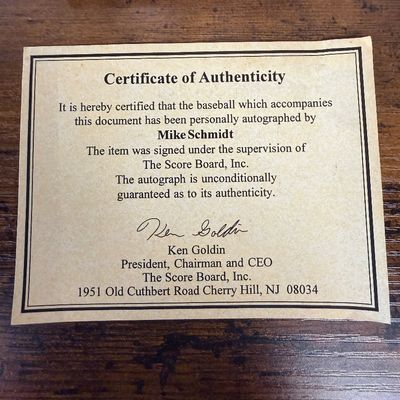 Autographed Mike Schmidt Baseball With COA