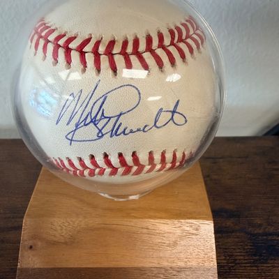 Autographed Mike Schmidt Baseball With COA