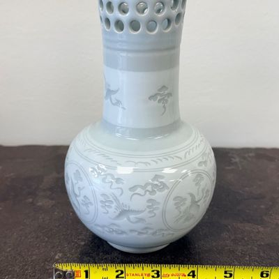 Korean celadon (Cheongja) studio porcelain vase crafted by the master artisan Cheongsen (青泉 / 청샘).