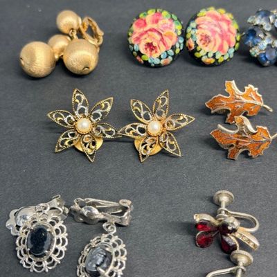 Lot of Earrings