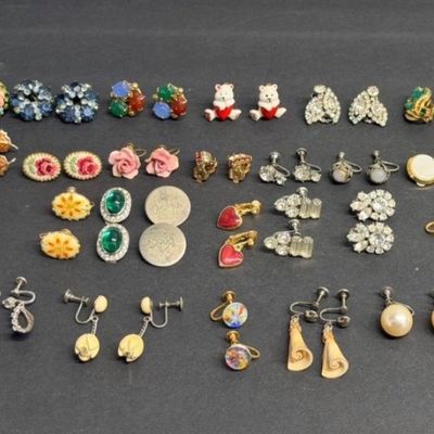 Lot of Earrings