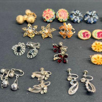 Lot of Earrings