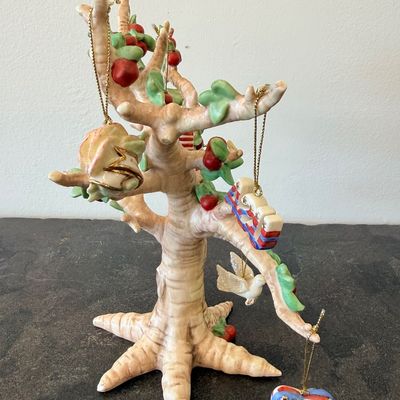 Lenox fine ivory porcelain "Tree of Independence" display tree