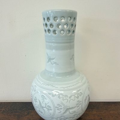 Korean celadon (Cheongja) studio porcelain vase crafted by the master artisan Cheongsen (青泉 / 청샘).
