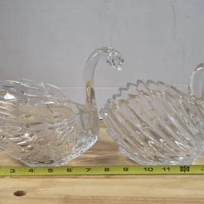 Vintage Gloria Vanderbilt 24% Lead Crystal Swan And Other Glass Swan
