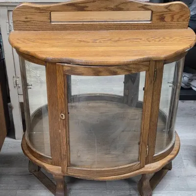 Display Cabinet With Curved Glass And 1 Shelf