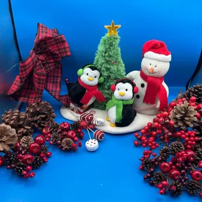BY202 Hallmark Very Merry Trio And Decor! 