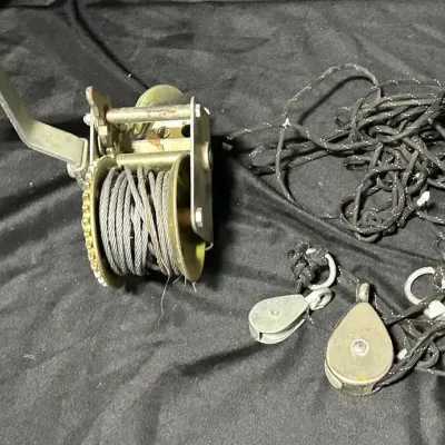 BY235 Hand Winch & Pulley’s
