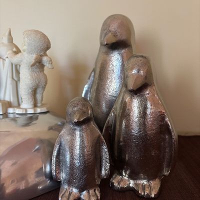 LOT 85: Vintage Silvertone Penguins (3), Silvertone Bowl (8") & Dept 56 Snowbabies I'm Making an Ice Sculpture"