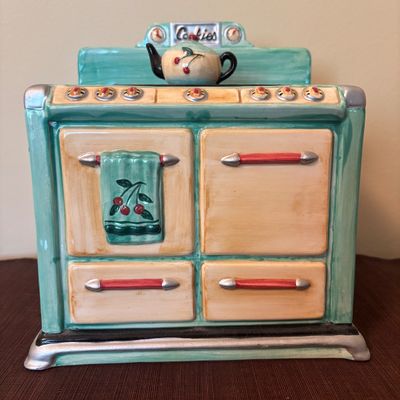 LOT 88: Vintage Vandor Pelzman Designs 1995 Oven Stovetop Top Cookie Jar, Kemp & Beatley Beaded Edge Napkin Rings, Hammered Copper...