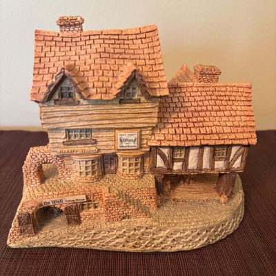 LOT 86: Vintage 1980's David Winter Cottages
