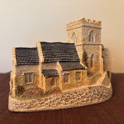 LOT 86: Vintage 1980's David Winter Cottages