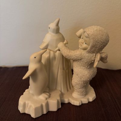 LOT 85: Vintage Silvertone Penguins (3), Silvertone Bowl (8") & Dept 56 Snowbabies I'm Making an Ice Sculpture"