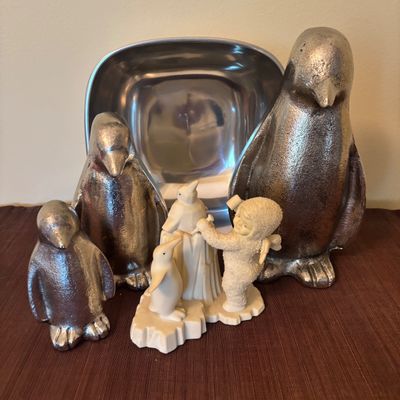 LOT 85: Vintage Silvertone Penguins (3), Silvertone Bowl (8") & Dept 56 Snowbabies I'm Making an Ice Sculpture"