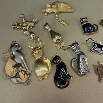 Collection of Cat Theme Brooches and Pins (#4)