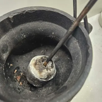 Cast iron pot