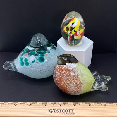 LOT 71: Pair of Art Glass Birds with Colorful Egg / Oval Shaped Paperweight