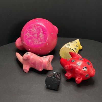 LOT 65: Ceramic Vase (Puerto Rico) with Collection of Painted / Carved Stone Figurines