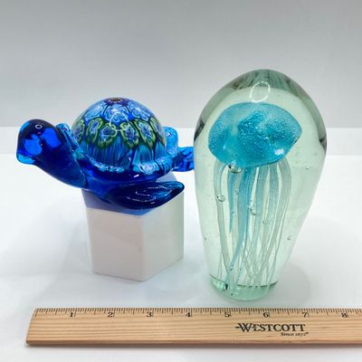 LOT 70: Gorgeous Art Glass - Jelly Fish Paperweight (Hand Made Fabrique a La Main) and Sea Turtle Figurine
