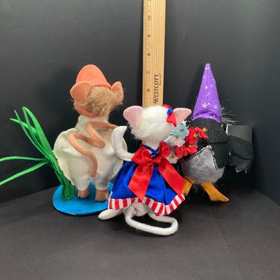 LOT 67: Annalee Dolls - The Wizard Owl Magic Spell, Patriotic Mouse, July Fourth and Wannabe a Sand Dollar