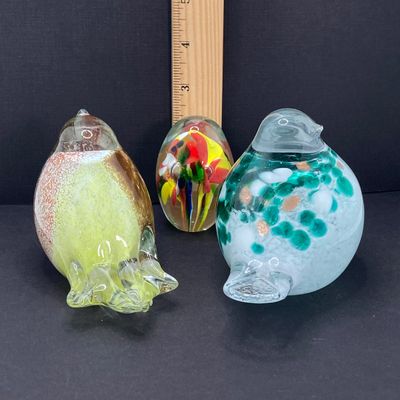 LOT 71: Pair of Art Glass Birds with Colorful Egg / Oval Shaped Paperweight