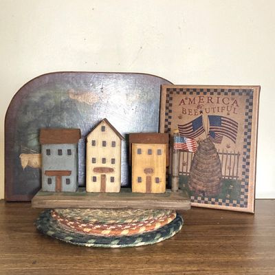 LOT 56: Primative Collection - Bees - B Huffman Studio 2017, Americana, Schramberg Handemalt Vase and More