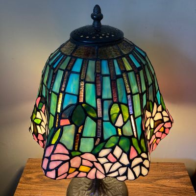 LOT 55: Tiffany Style Lamp