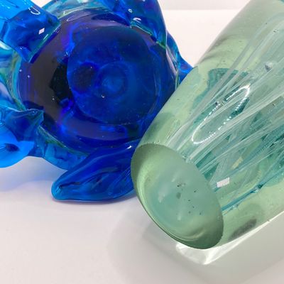 LOT 70: Gorgeous Art Glass - Jelly Fish Paperweight (Hand Made Fabrique a La Main) and Sea Turtle Figurine