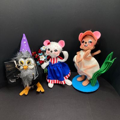 LOT 67: Annalee Dolls - The Wizard Owl Magic Spell, Patriotic Mouse, July Fourth and Wannabe a Sand Dollar