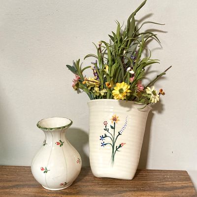 LOT 56: Primative Collection - Bees - B Huffman Studio 2017, Americana, Schramberg Handemalt Vase and More