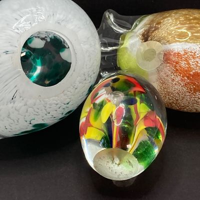 LOT 71: Pair of Art Glass Birds with Colorful Egg / Oval Shaped Paperweight