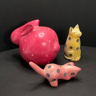 LOT 65: Ceramic Vase (Puerto Rico) with Collection of Painted / Carved Stone Figurines