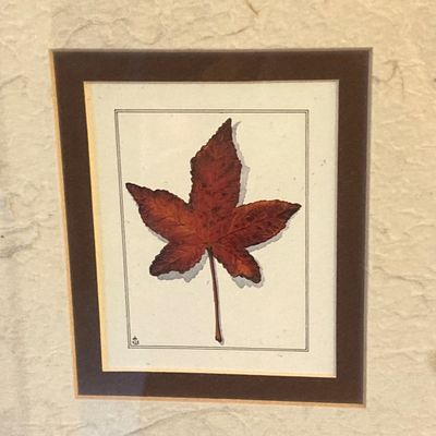 LOT 57: MCM Table Lamp with Decorative Leaf Lamp Shade with Pair of Carved Framed Leaf Wall Hangings (Beech and Maple)