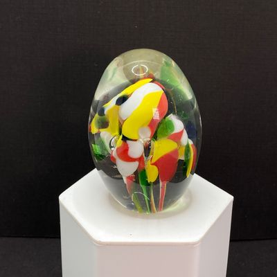 LOT 71: Pair of Art Glass Birds with Colorful Egg / Oval Shaped Paperweight