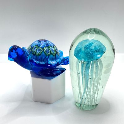 LOT 70: Gorgeous Art Glass - Jelly Fish Paperweight (Hand Made Fabrique a La Main) and Sea Turtle Figurine