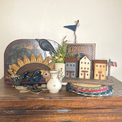 LOT 56: Primative Collection - Bees - B Huffman Studio 2017, Americana, Schramberg Handemalt Vase and More