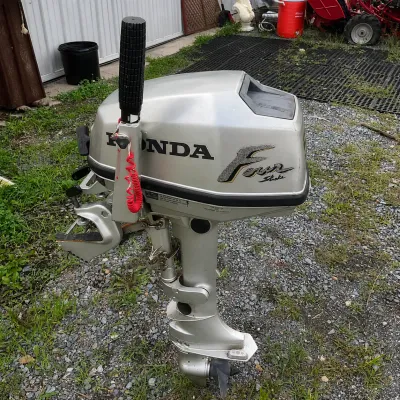 1059 2001 Honda BF5A FourStroke 5 HP Portable Outboard Boat Motor