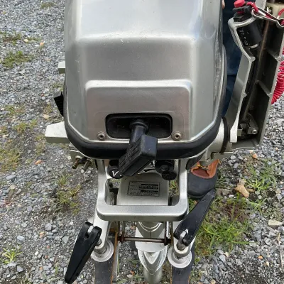1059 2001 Honda BF5A FourStroke 5 HP Portable Outboard Boat Motor