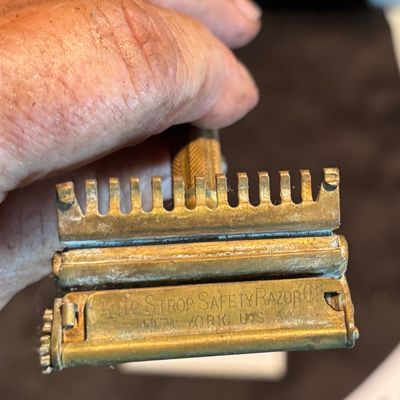 Vintage Valet AutoStrop Gold Tone Single Edged Safety Razor