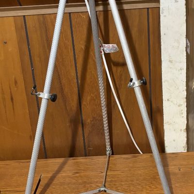 Easel