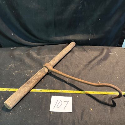 Vintage Primitive Tool Hay Bale 10” Metal Hook Wood Handle Ice Meat Farm Barn