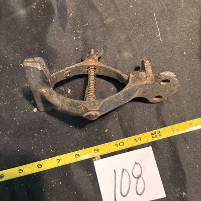vintage cast iron saw vise