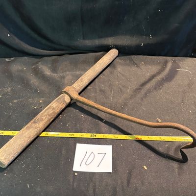 Vintage Primitive Tool Hay Bale 10” Metal Hook Wood Handle Ice Meat Farm Barn