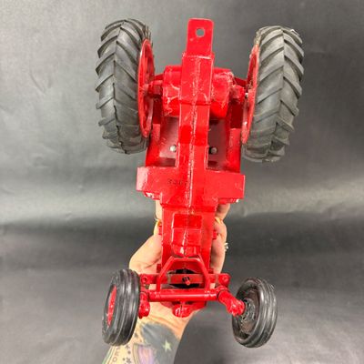 076 | International Harvester 1586 Tractor | ERTL | 1:16