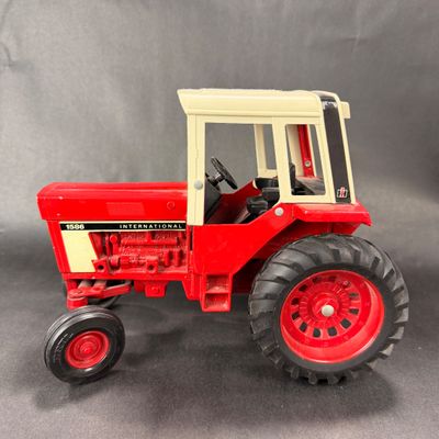 076 | International Harvester 1586 Tractor | ERTL | 1:16