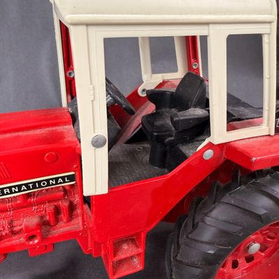 076 | International Harvester 1586 Tractor | ERTL | 1:16