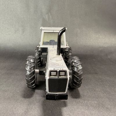 085 | White 4-175 Tractor | Field Boss | AGCO Corp.