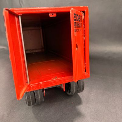 100 | Schneider International Semi-Truck | Ertl